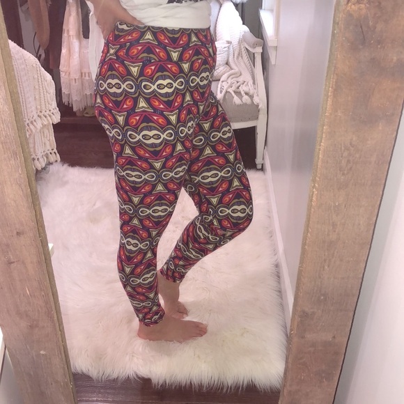 Lularoe tall and curvy modern print leggings - Picture 2 of 5